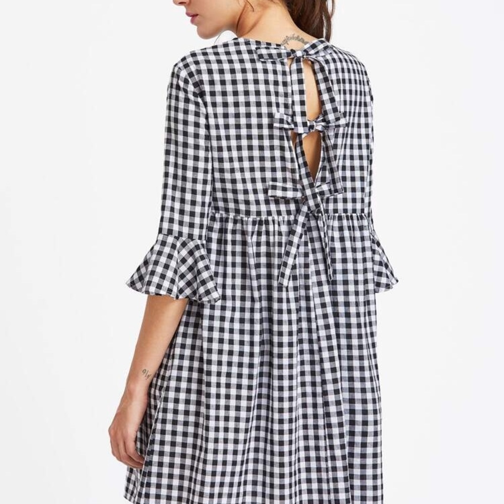 ⚫️⚪️GINGHAM DRESS W/OPEN BACK & FLUTED SLEEVE⚪️⚫️